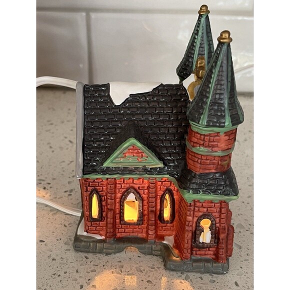 Dickens Keepsakes Heartland Valley Village Church Lighted House w/ Light - Picture 4 of 9